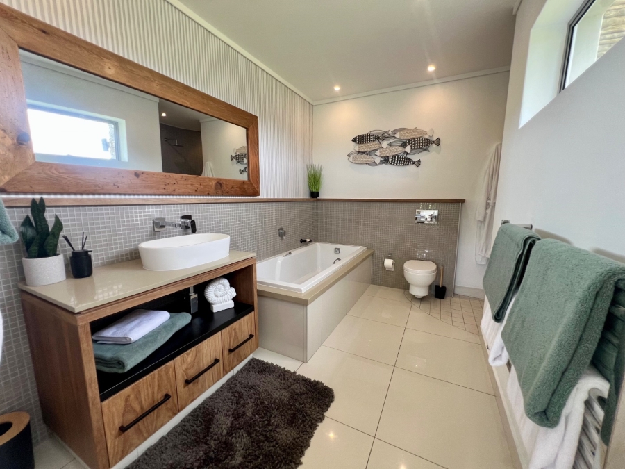 5 Bedroom Property for Sale in Oubaai Western Cape